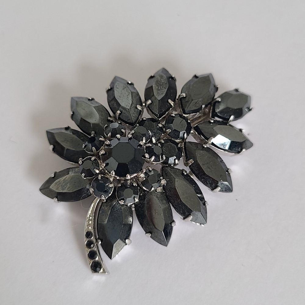 Vintage Black Grey Crystal Rhinestone Silver Tone Floral Brooch Pin